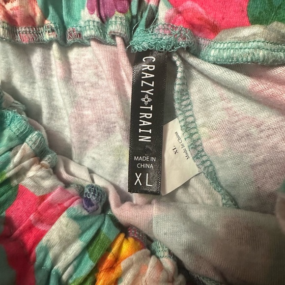 Crazy Train XL floral shorts - Picture 4 of 4